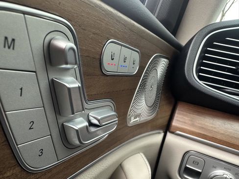 Used 2024 Mercedes-Benz GLE 350 4MATIC w/ AMG Line Exterior image 9