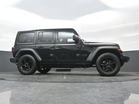 Used 2022 Jeep Wrangler Unlimited Sport image 29