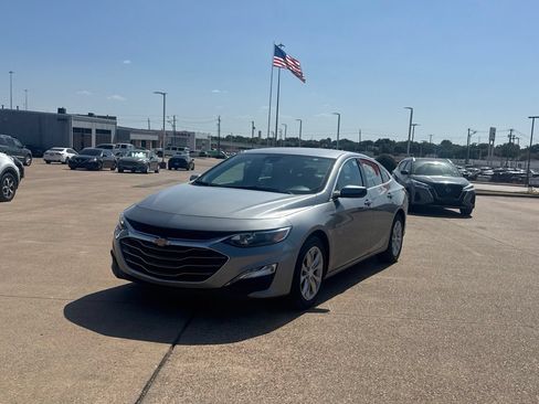 Used 2025 Chevrolet Malibu LT FWD image 8