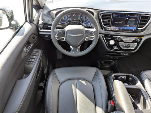 New 2025 Chrysler Pacifica Select image 14