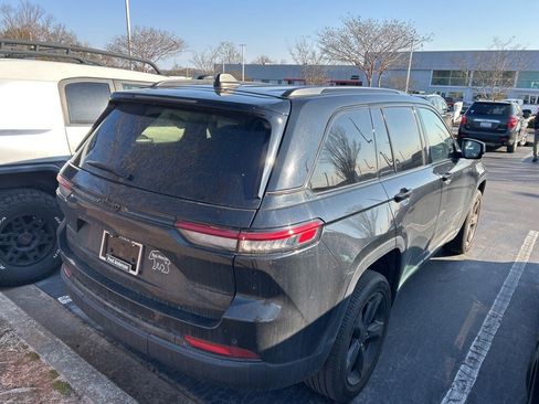 Used 2023 Jeep Grand Cherokee Altitude image 6