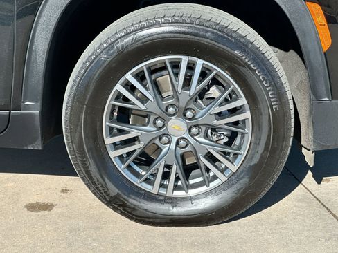 Used 2024 Chevrolet Traverse LT image 10