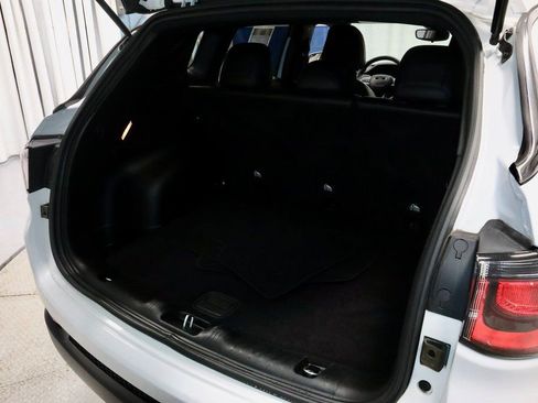 Used 2025 Jeep Compass Latitude image 14