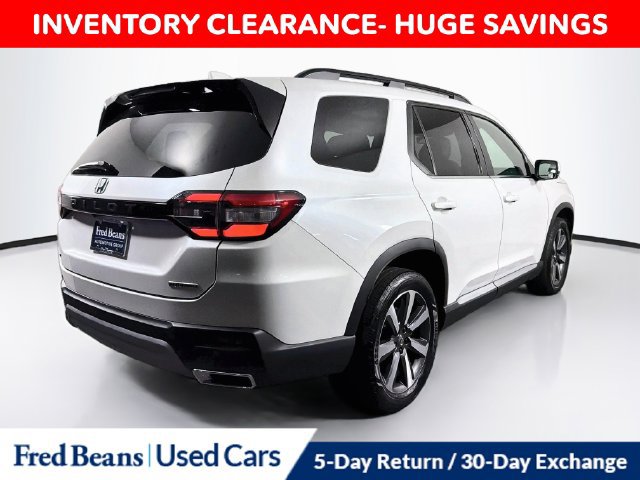 Used 2024 Honda Pilot Touring image 10