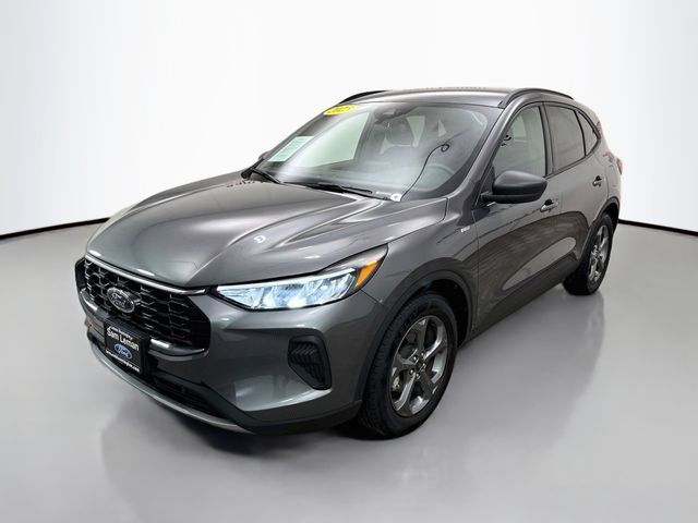 Used 2025 Ford Escape ST-Line FWD image 2