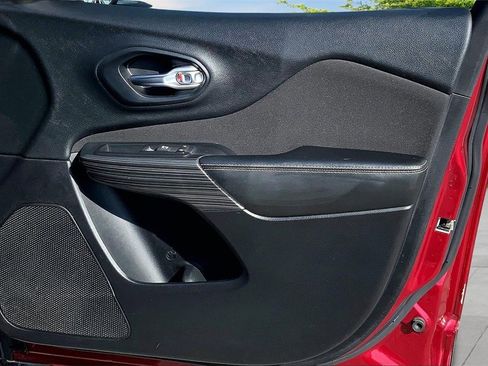 Used 2016 Jeep Cherokee Latitude w/ Comfort & Sound Group image 26