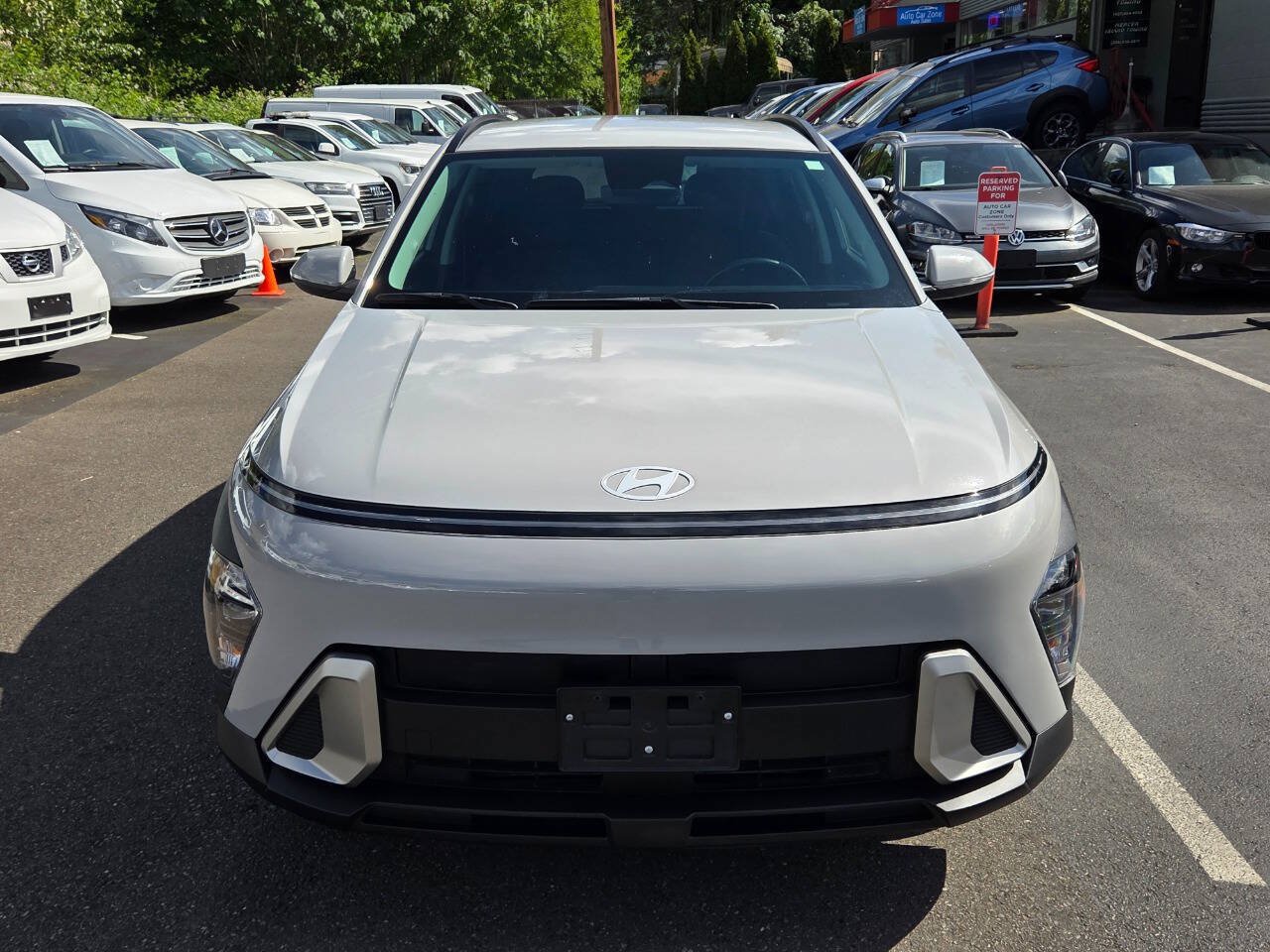 Used 2024 Hyundai Kona SEL FWD image 2