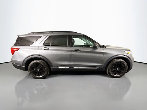 Used 2023 Ford Explorer XLT image 8