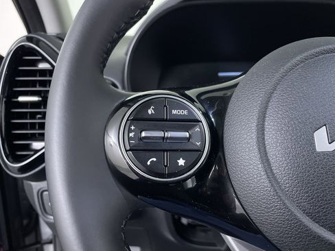 Used 2023 Kia Soul EX image 27