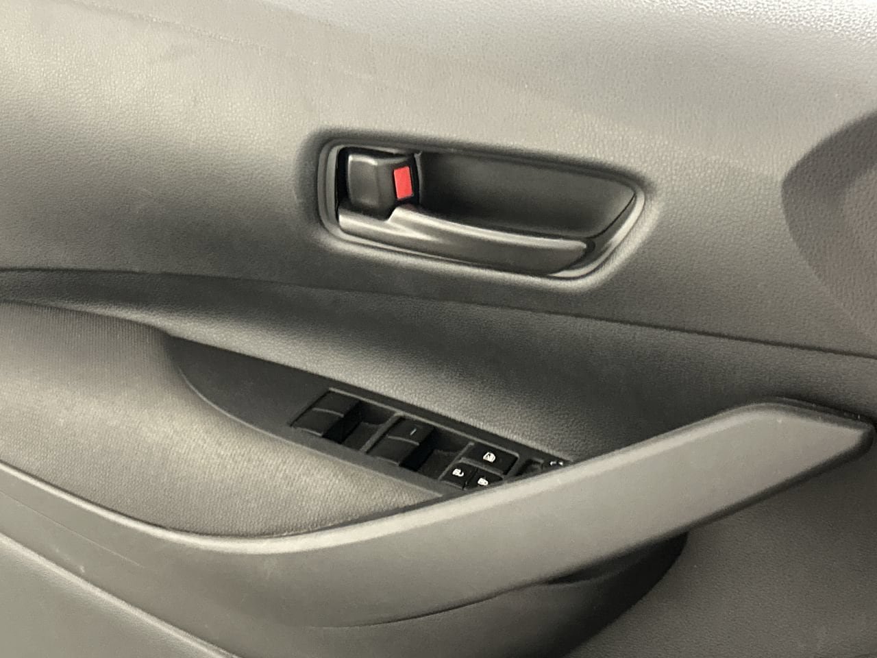 Used 2025 Toyota Corolla LE FWD image 19
