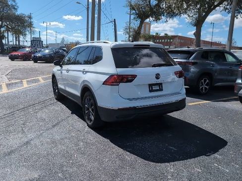 Used 2022 Volkswagen Tiguan SE image 4