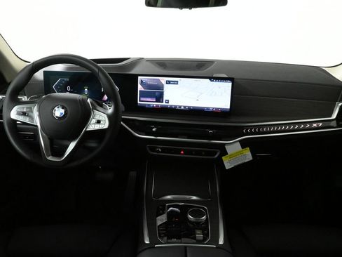 Used 2025 BMW X7 xDrive40i w/ Premium Package image 17