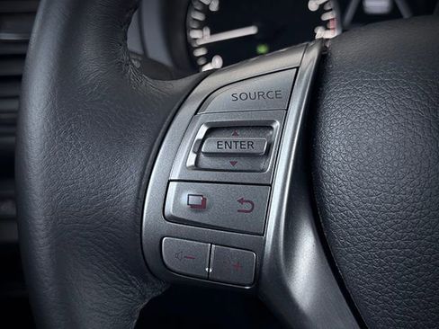 Used 2015 Nissan Altima 2.5 SV w/ Convenience Package FWD image 11