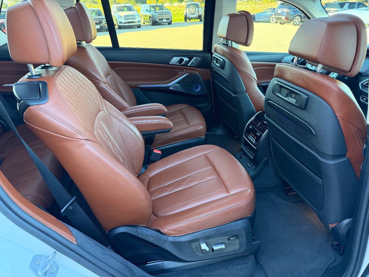 Used 2019 BMW X7 xDrive50i w/ Dynamic Handling Package AWD/4WD image 13