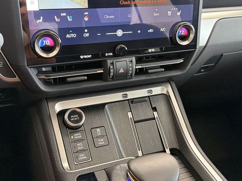 Used 2024 Lexus GX 550 AWD/4WD image 18