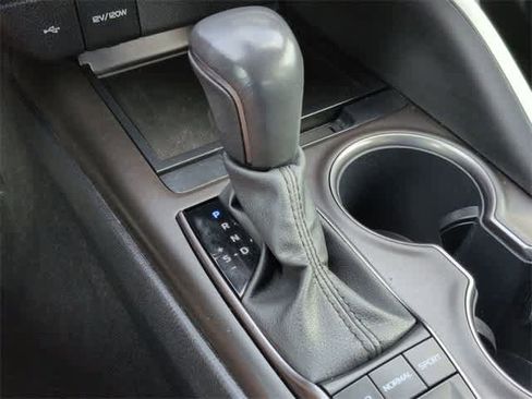 Used 2024 Toyota Camry SE image 32