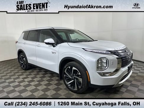 Used 2023 Mitsubishi Outlander SE image 1