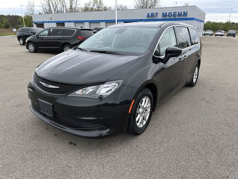 Used 2023 Chrysler Voyager LX FWD image 13