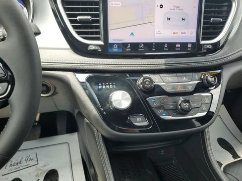 Used 2026 Chrysler Pacifica Limited w/ S Appearance Package FWD image 20