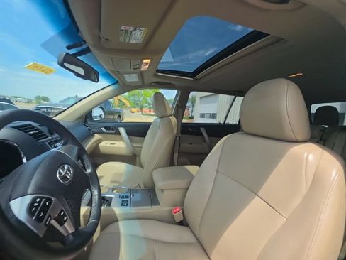 Used 2013 Toyota Highlander SE AWD/4WD image 14