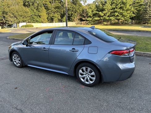 Used 2025 Toyota Corolla LE image 4