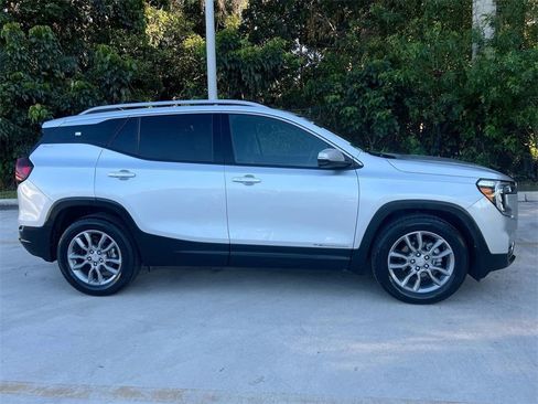 Used 2022 GMC Terrain SLT image 8
