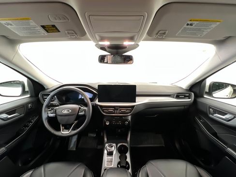 Used 2025 Ford Escape SE w/ PHEV Premium Package image 10