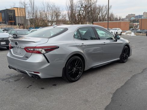 Used 2022 Toyota Camry XSE image 3