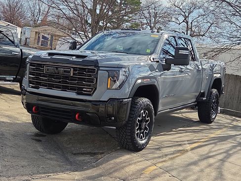 Used 2025 GMC Sierra 2500 AT4X image 2