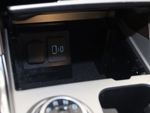 Used 2022 Ford Explorer King Ranch w/ Premium Technology Package image 32