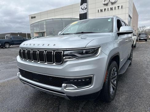 Used 2022 Jeep Wagoneer Series III w/ Flexible Seating Group AWD/4WD image 2