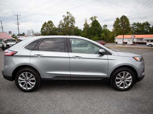 Used 2024 Ford Edge Titanium image 2