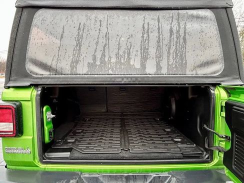 Used 2018 Jeep Wrangler Unlimited Sahara image 14