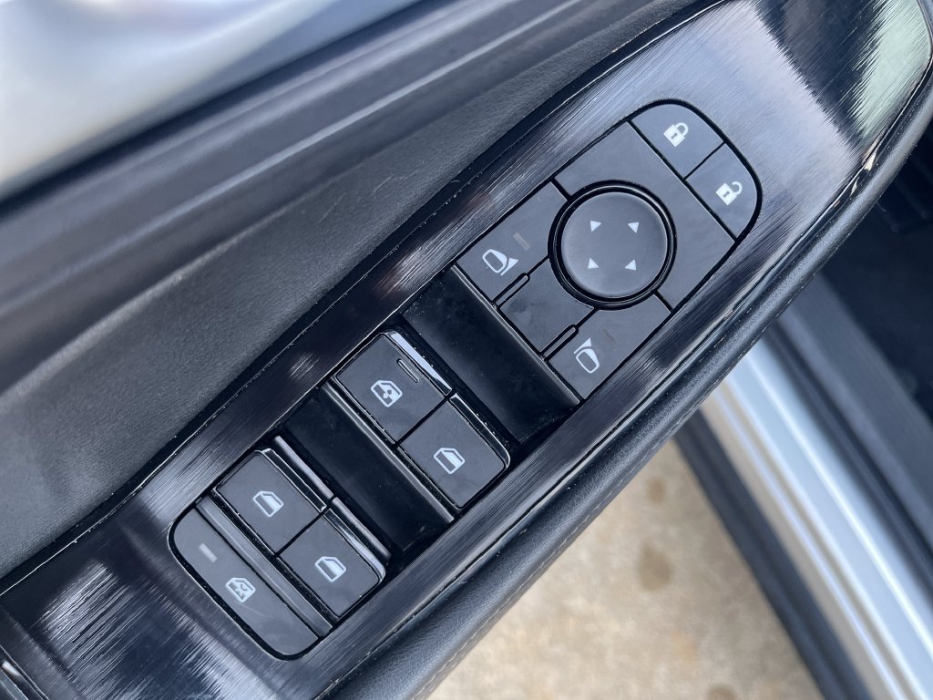 Used 2025 Nissan Rogue SV FWD image 12