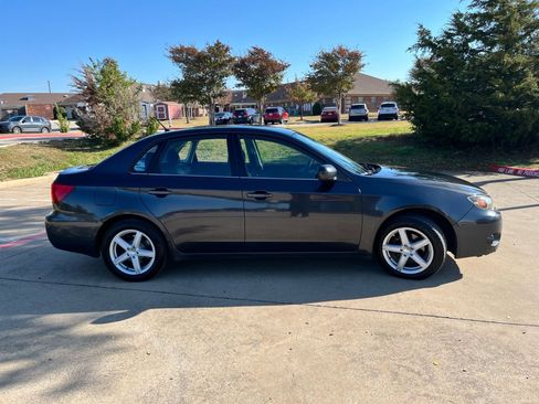 Used 2011 Subaru Impreza 2.5i image 4