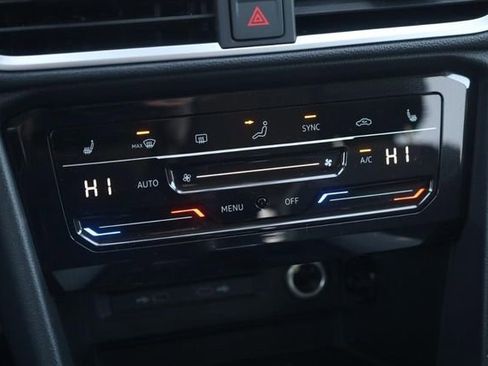 New 2026 Volkswagen Taos SE image 15