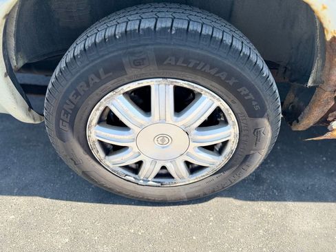 Used 2007 Chrysler Town & Country Touring FWD image 38
