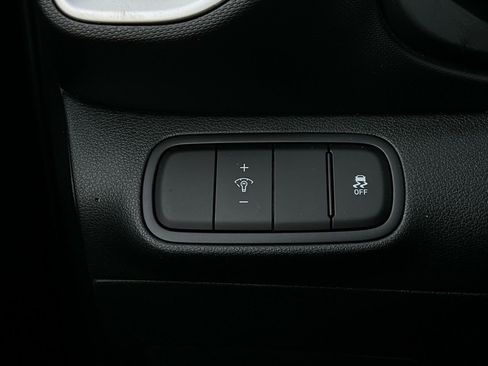 Used 2025 Hyundai Venue SEL image 22