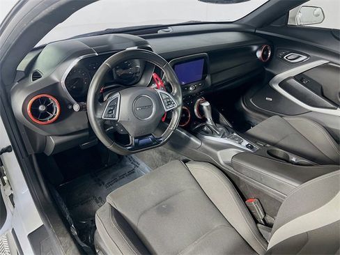 Used 2018 Chevrolet Camaro LT w/ Technology Package image 10
