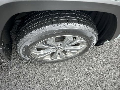 Used 2022 Toyota RAV4 XLE Premium image 24