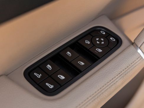 Certified 2023 Porsche Cayenne Platinum Edition AWD/4WD image 21