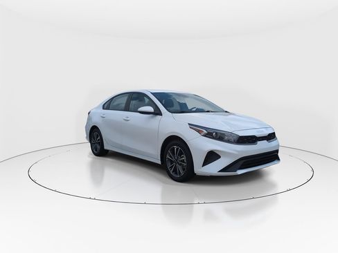 Used 2023 Kia Forte LXS FWD image 2