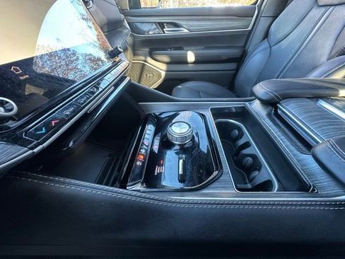 Used 2024 Jeep Wagoneer L Series II w/ Premium Group I image 28