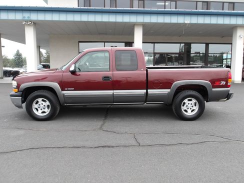 Used 2000 Chevrolet Silverado 1500 LS image 2