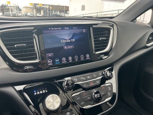 Used 2020 Chrysler Pacifica Touring-L w/ Advanced Safetytec Group image 22