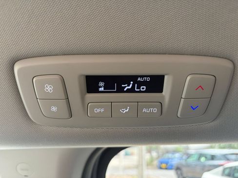 Used 2026 Kia Carnival FWD image 25