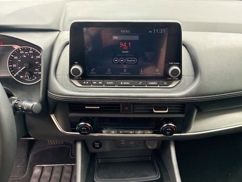 Used 2025 Nissan Rogue SV FWD image 24