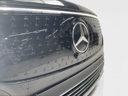 Used 2025 Mercedes-Benz EQB 250+ image 7