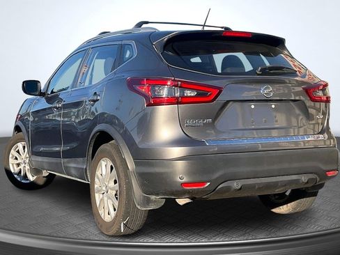 Used 2020 Nissan Rogue Sport SV image 2