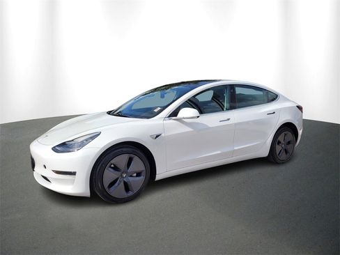 Used 2020 Tesla Model 3 Standard Range image 2